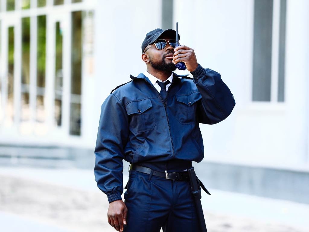 24h - Empresa Especialista em Vigilância Patrimonial Armada e Desarmada em Candeal.